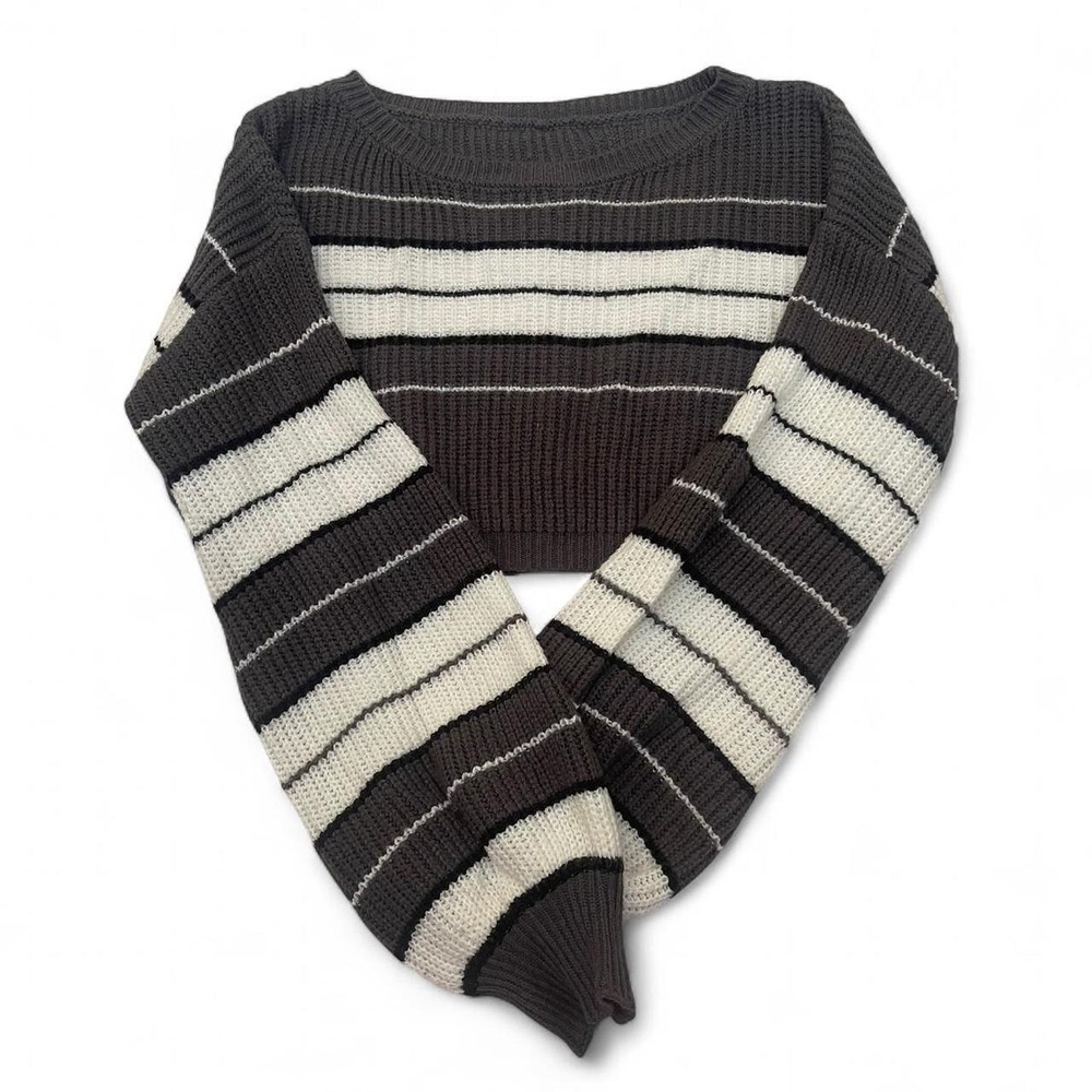 White and‎ grey striped cropped sweater